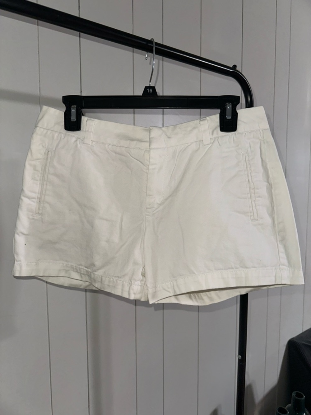 STYLUS Cream Women's Bermuda Shorts